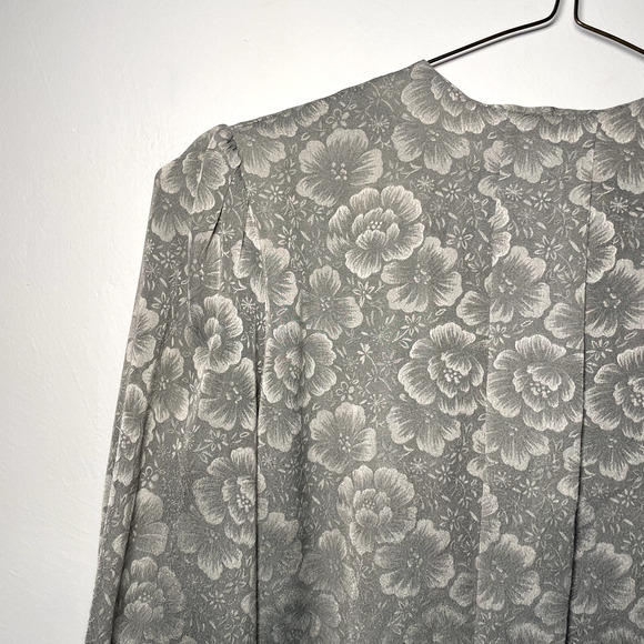 Vintage 80s Blouse Womens S Gray Floral Satin Grannycore Dainty Retro USA Made - Picture 4 of 8